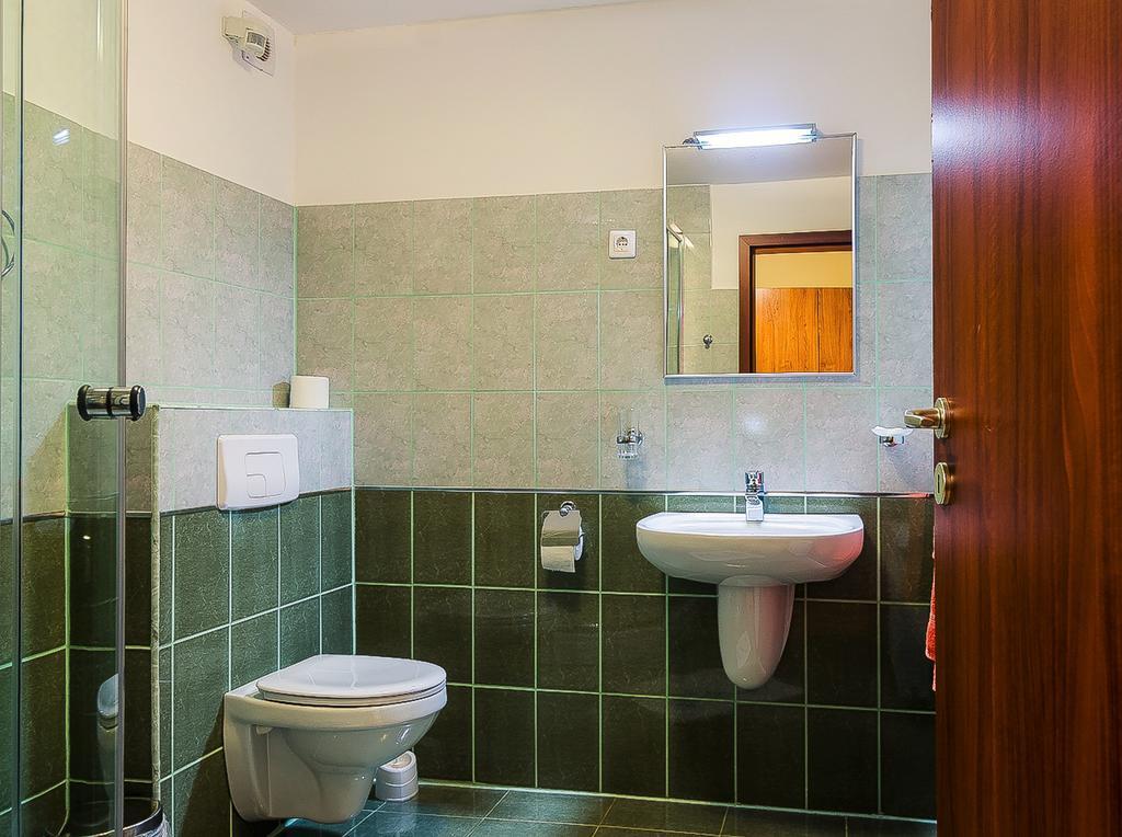 Hotel Panorama Pietrei Craiului Zărneşti Zewnętrze zdjęcie