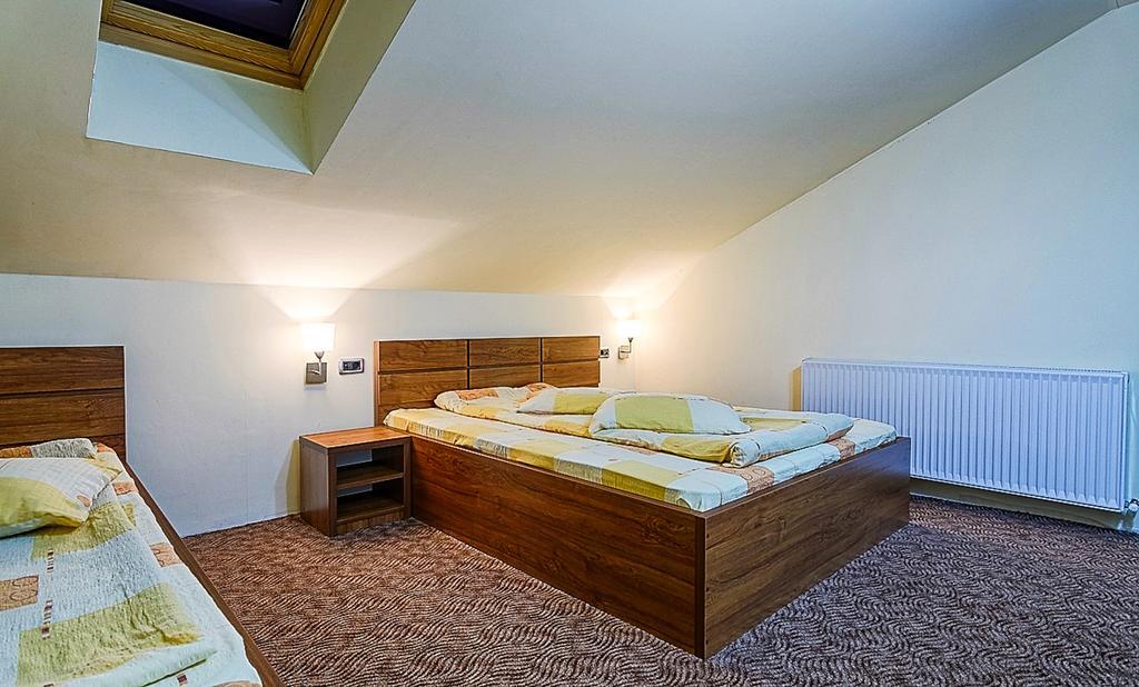 Hotel Panorama Pietrei Craiului Zărneşti Zewnętrze zdjęcie
